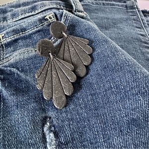 3/$15 Black Shimmer Polymer Clay Scalloped Earrings 💫